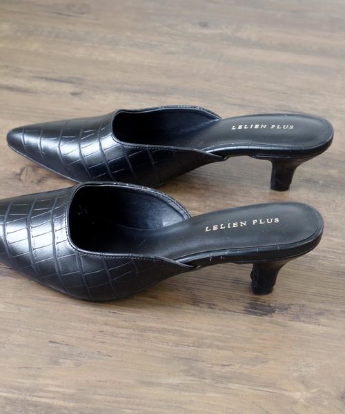 AmiAmi(アミアミ)の「スクエアカットミュールサンダル/6センチヒール/ポインテッドトゥ/キトゥンヒール(サンダル・レディース・ブラック/ブラウン/アイボリー/ブラック系その他/レオパード/グレイッシュベージュ/パイソン/オリーブ/ブラウン系その他/キャメル/アニマル/ワイン/ブラック系その他2/ブラウン系その他2/ベージュ/ホワイト系その他/ベージュ系その他/ブラック系その他3/モカ/ホワイト/ブラウン系その他3/チェック/ホワイト系その他2/ベージュ系その他2/ブラック系その他4/ナチュラル/その他・LL/S/M/L)」の8枚目の写真