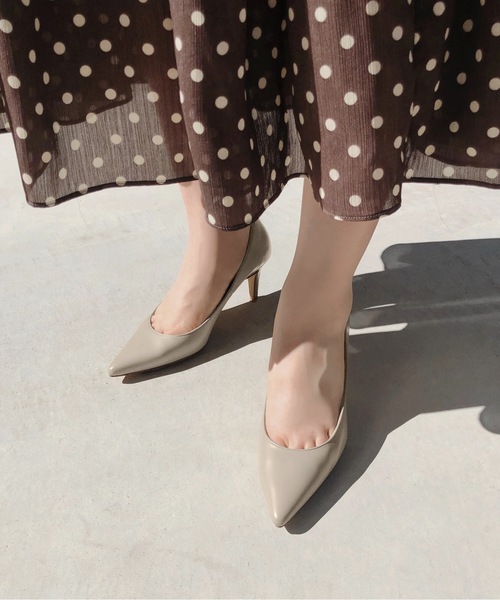 MAMIAN（マミアン）の「iCoN COLORS / ポインテッドトゥ スムース パンプス (7.0cmヒール)（パンプス・レディース・ブラック/アイボリー/ピンクベージュ/パイソン/グレイッシュベージュ/ホワイト/ダークブラウン/グレー系その他/ベージュ系その他/ワインレッド/グレイッシュブルー/ベージュ系その他2/シルバー・22.5cm/23.5cm/24.5cm/23.0cm/24.0cm/22.0cm/24.5㎝/21.5cm/25.0cm）」の7枚目の写真