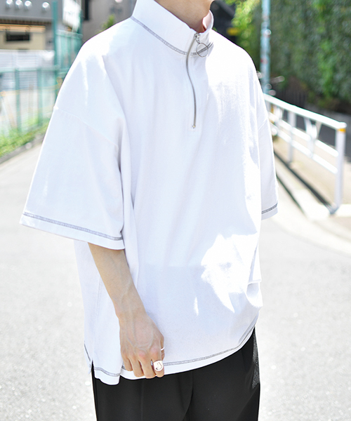 kutir(クティール)の「【ウルトラルーズシルエット】ステッチ配色ハーフジップTシャツ(Tシャツ/カットソー・メンズ・ホワイト/ベージュ/ブラック・LARGE/MEDIUM)」の2枚目の写真