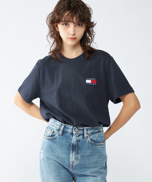 【送料込】 Jeans_レギュラーウォッシュドバッジロゴT TOMMY JEANS tシャツ 「オンライン限定」レギュラーバッジT