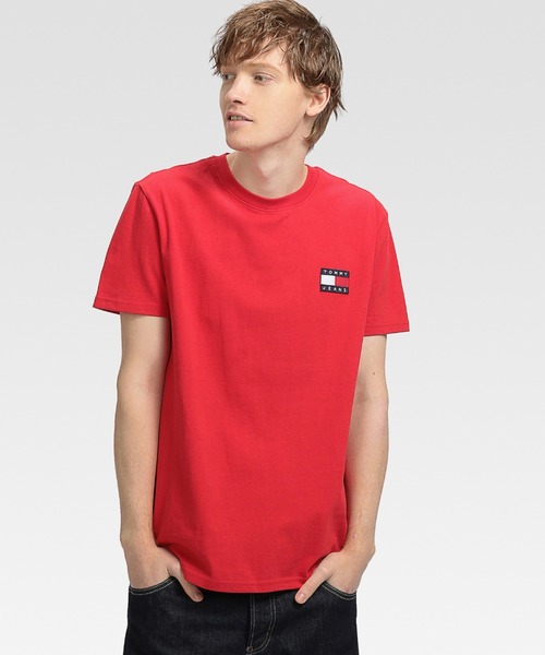 トミージーンズ  JEANS バッジロゴTシャツ （レッド） トミージーンズ TOMMY JEANS バッジロゴTシャツ （レッド