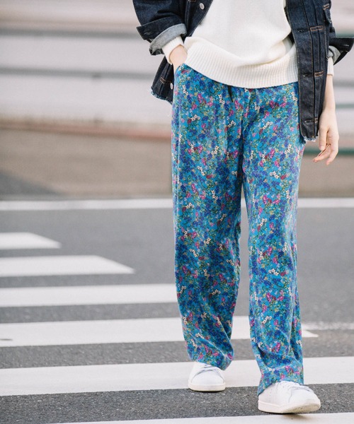 Munich(ミューニック)の「フラワープリントイージーパンツ(その他パンツ・レディース・ブラック/ブルー/キナリ・S/M/XS)」の3枚目の写真