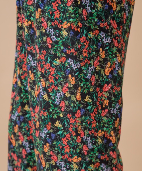 Munich(ミューニック)の「フラワープリントイージーパンツ(その他パンツ・レディース・ブラック/ブルー/キナリ・S/M/XS)」の18枚目の写真