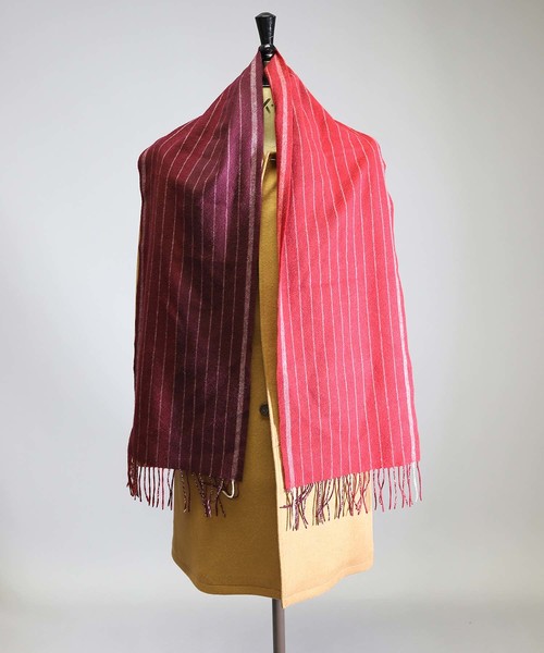 MEN'S BIGI(メンズビギ)の「【カシミヤ100%】ストライプ柄 マフラー(マフラー・メンズ・ブラック/ボルドー・FREE)」の11枚目の写真