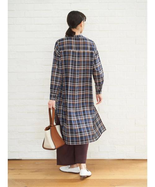 earth music&ecology（アースミュージックアンドエコロジー）の「60ローンシャツワンピース ＊（ワンピース・レディース・ベージュ/ネイビー/ブラウン/グレー/レッド/イエロー・FREE）」の19枚目の写真
