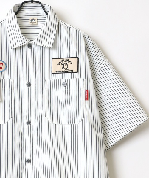 AMERICAN SHOP SIGN（アメリカンショップサイン）の「AMERICAN SHOP SIGN/アメリカンショップサイン Uncle John's ワッペン クレリック ストライプ ワークシャツ（シャツ/ブラウス・メンズ・オフホワイト/サックスブルー/ブラック系その他/ホワイト系その他/チャコール・LL/M/L）」の2枚目の写真