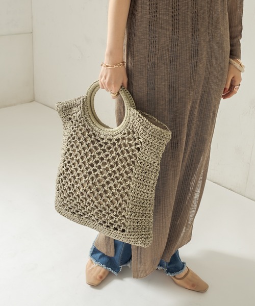 CAPRICIEUX LE'MAGE(カプリシューレマージュ)の「リングハンドルペーパートートバッグ(トートバッグ・レディース・ベージュ/カーキ/ブラック/アイボリー・FREE)」の4枚目の写真