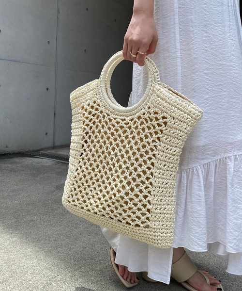 CAPRICIEUX LE'MAGE(カプリシューレマージュ)の「リングハンドルペーパートートバッグ(トートバッグ・レディース・ベージュ/カーキ/ブラック/アイボリー・FREE)」の6枚目の写真