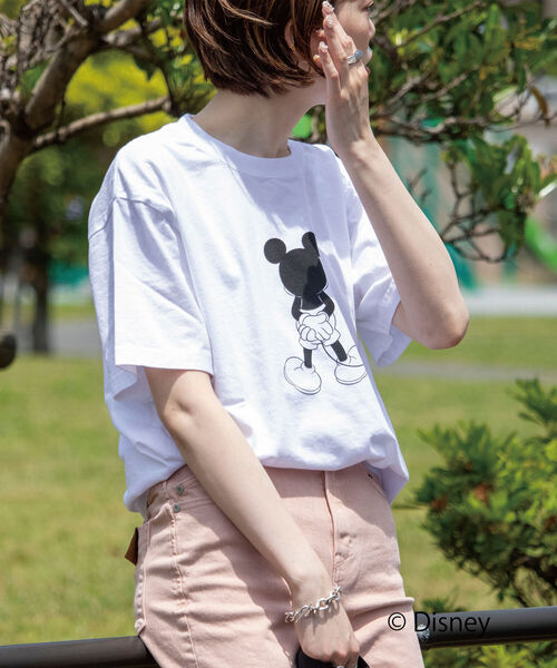 Disney(ディズニー)の「【DISNEY/ディズニー】BACK STYLE <MICKEY MOUSE> ビッグシルエット プリント Tシャツ(Tシャツ/カットソー・メンズ・ホワイト/ブラック/ベージュ・M/L)」の2枚目の写真