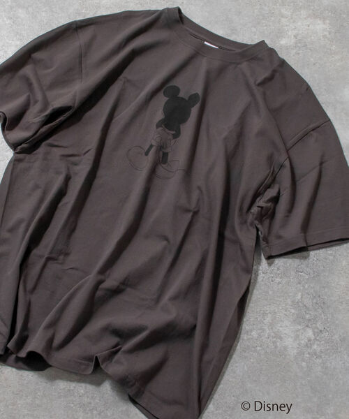 Disney(ディズニー)の「【DISNEY/ディズニー】BACK STYLE <MICKEY MOUSE> ビッグシルエット プリント Tシャツ(Tシャツ/カットソー・メンズ・ホワイト/ブラック/ベージュ・M/L)」の6枚目の写真