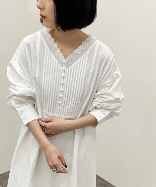 apres jour mignon（アプレジュールミニョン）の「Ｖレースピンタックワンピース【ZOZOTOWN限定アイテム】（ワンピース・レディース・オフホワイト/ベージュ/ブラック・フリー/X-LARGE）」の11枚目の写真