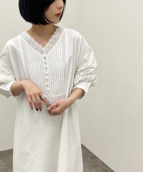 apres jour mignon（アプレジュールミニョン）の「Ｖレースピンタックワンピース【ZOZOTOWN限定アイテム】（ワンピース・レディース・オフホワイト/ベージュ/ブラック・フリー/X-LARGE）」の12枚目の写真