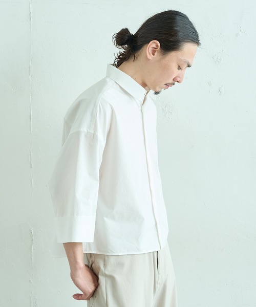 Lui's（ルイス）の「パールボタン8分袖ショート丈シャツ（シャツ
