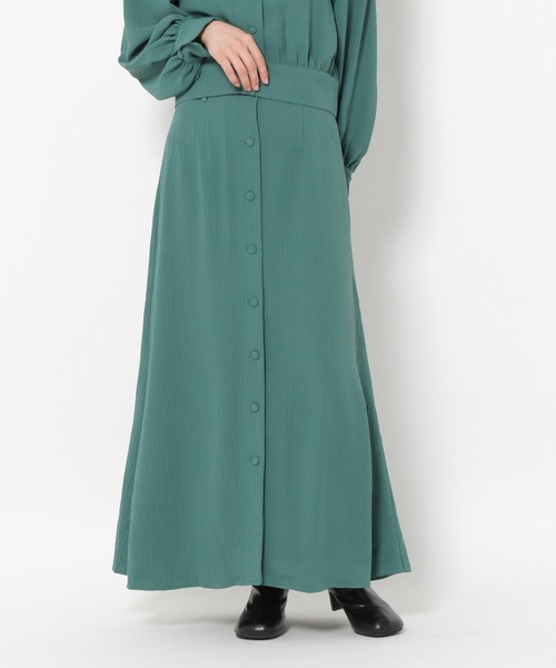 mysty woman（ミスティウーマン）の「楊柳ボタンフレアスカート 956302（スカート・レディース・ブラック/ベージュ/レッド系その他/ダークグリーン/ダークベージュ・FREE）」の4枚目の写真