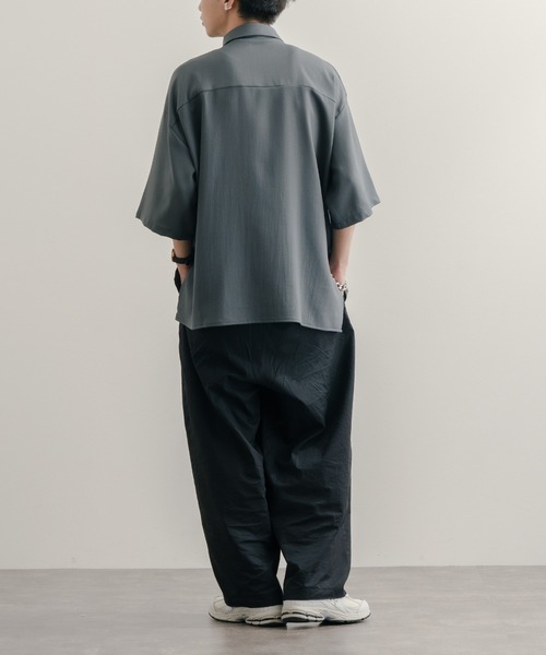 epnok(エプノック)の「サイドスリットジョーゼットシャツ(シャツ/ブラウス・メンズ・ベージュ/ダークグレー・SMALL/MEDIUM/LARGE)」の15枚目の写真