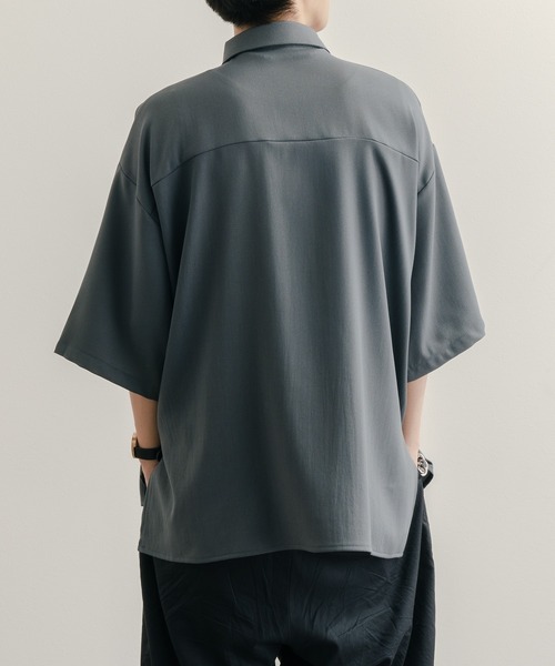 epnok(エプノック)の「サイドスリットジョーゼットシャツ(シャツ/ブラウス・メンズ・ベージュ/ダークグレー・SMALL/MEDIUM/LARGE)」の10枚目の写真
