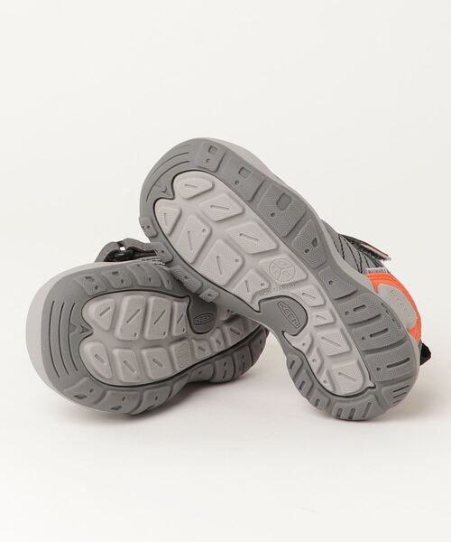 KEEN（キーン）の「KNOTCH PEAK / ノッチ ピーク / キッズ スニーカー（スニーカー・キッズ・グレー・18cm/19.5cm/16cm/18.5cm/15cm/17cm）」の2枚目の写真