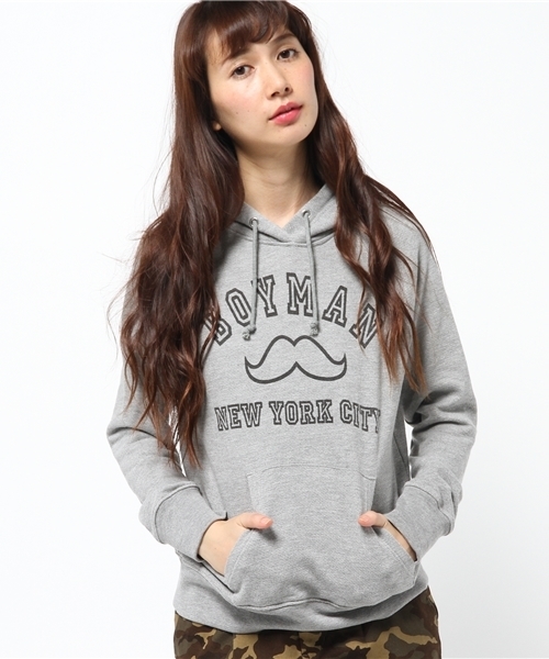 OUTLET（アウトレット）の「【WHO'S WHO gallery】BYS80Sプリントパーカー（パーカー・レディース・ブラック/グレー/ネイビー/ホワイト・FREE）」の3枚目の写真