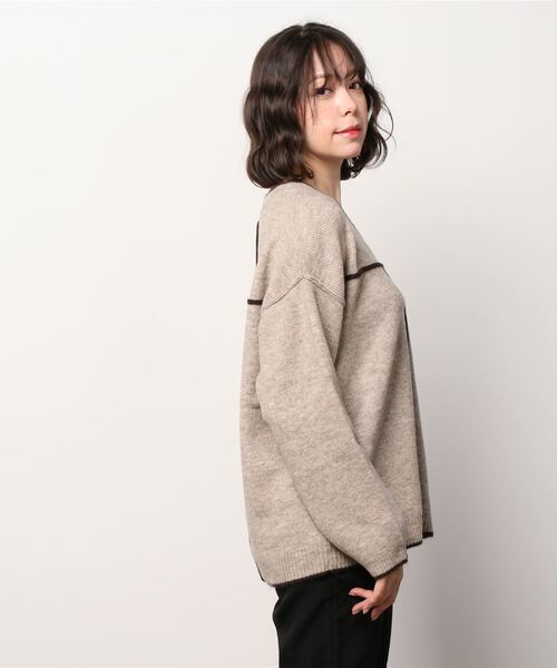 Per sist ence(パーシエンス)の「Per sist ence/パーシエンス 総針配色パイピング Vネックニット(ニット/セーター・レディース・ブラウン/グレイッシュベージュ/ブラック/アイボリー・FREE)」の5枚目の写真