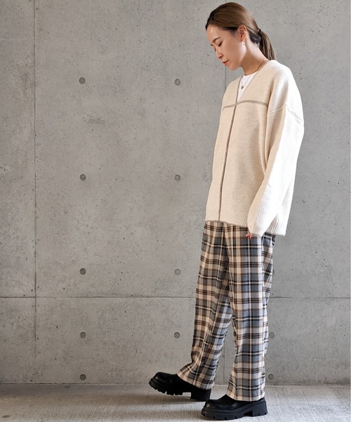 Per sist ence(パーシエンス)の「Per sist ence/パーシエンス 総針配色パイピング Vネックニット(ニット/セーター・レディース・ブラウン/グレイッシュベージュ/ブラック/アイボリー・FREE)」の8枚目の写真