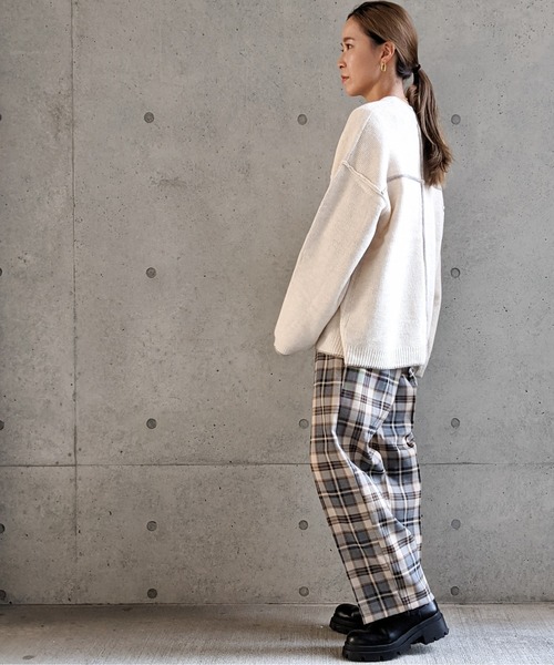 Per sist ence(パーシエンス)の「Per sist ence/パーシエンス 総針配色パイピング Vネックニット(ニット/セーター・レディース・ブラウン/グレイッシュベージュ/ブラック/アイボリー・FREE)」の9枚目の写真