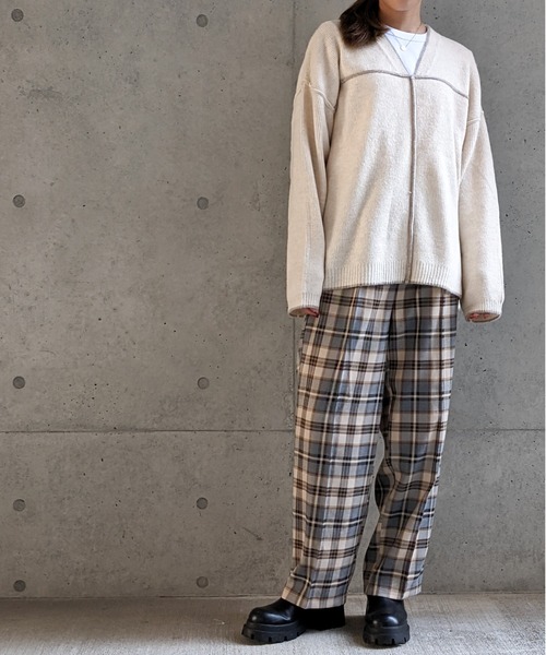 Per sist ence(パーシエンス)の「Per sist ence/パーシエンス 総針配色パイピング Vネックニット(ニット/セーター・レディース・ブラウン/グレイッシュベージュ/ブラック/アイボリー・FREE)」の14枚目の写真