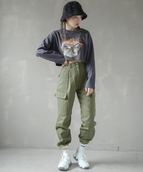 SPINNS（スピンズ）の「ショート丈イーグルプリント長袖Tシャツ（Tシャツ/カットソー・レディース・スミクロ・ONESIZE）」の2枚目の写真