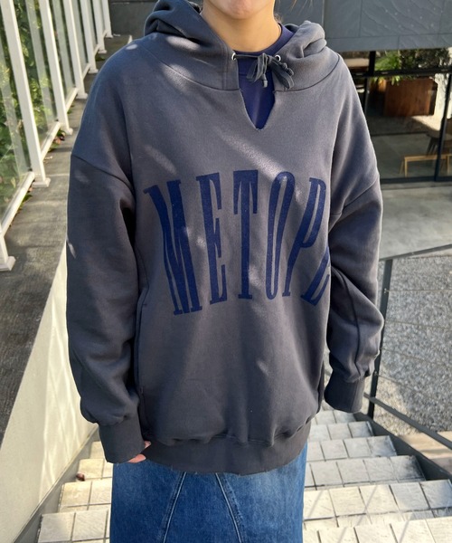 byYOUANCE(バイユアンス)の「ダメージグラフィックパーカー(パーカー・レディース・サックスブルー/グリーン/オートミール/ホワイト/スミクロ/ピンク/ブラック・FREE)」の3枚目の写真