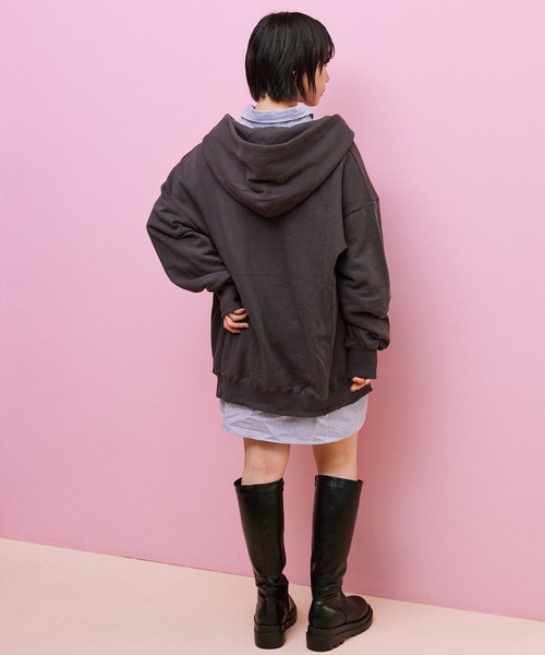 byYOUANCE(バイユアンス)の「ダメージグラフィックパーカー(パーカー・レディース・サックスブルー/グリーン/オートミール/ホワイト/スミクロ/ピンク/ブラック・FREE)」の15枚目の写真