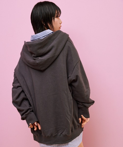 byYOUANCE（バイユアンス）の「ダメージグラフィックパーカー