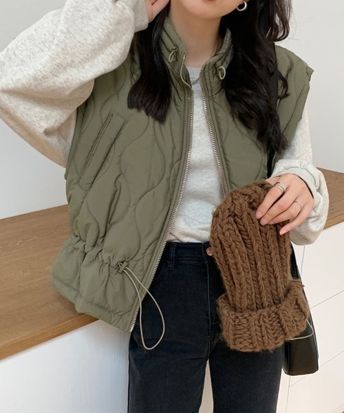 me+em select(ミームセレクト)の「※※【 新色追加/7色展開 】ハイネックドローコードエコダウンベスト(ベスト・レディース・ブラック/グリーン/アイボリー/パープル/チャコール/ベージュ/ブラウン・FREE)」の6枚目の写真