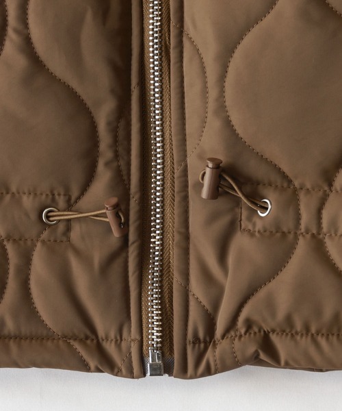 me+em select(ミームセレクト)の「※※【 新色追加/7色展開 】ハイネックドローコードエコダウンベスト(ベスト・レディース・ブラック/グリーン/アイボリー/パープル/チャコール/ベージュ/ブラウン・FREE)」の12枚目の写真