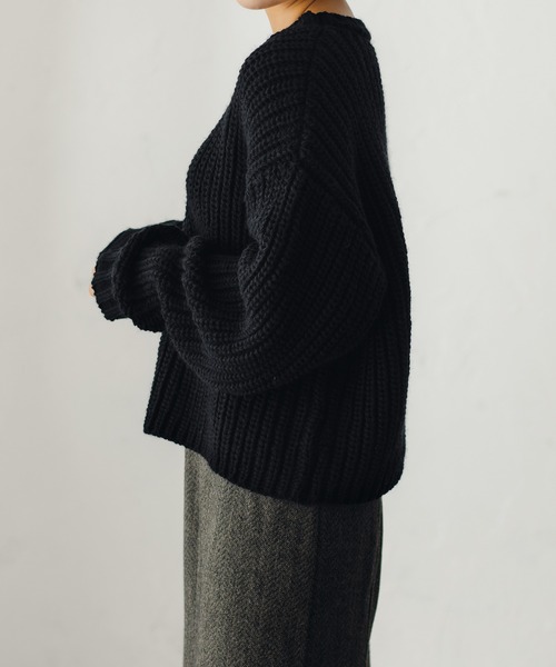 fupel（フぺル）の「ロービングヤーンアゼアミニット（ニット/セーター・レディース・ブラック/アイボリー/レッド・SMALL/MEDIUM）」の9枚目の写真