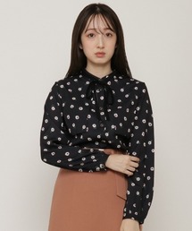 ブラウス 総柄 ヴィンテージ 花柄 セーラーカラー レトロ チューリップ 緑 青 REDYAZEL（レディアゼル）の「セーラーカラーレトロフラワー