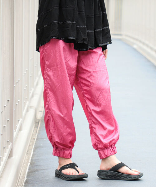 BEAMS BOY（ビームスボーイ）の「BEAMS BOY / ナイロン タフタ スポーツパンツ 22SS（その他パンツ・レディース・ピンク/ターコイズブルー/ライム・ONE SIZE）」の5枚目の写真