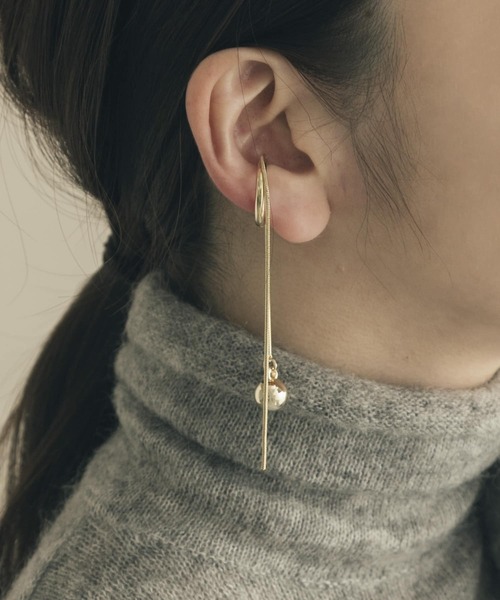 SMELLY(スメリー)の「スネークチェーンメタルボールイヤカフ(イヤーカフ・レディース・ゴールド・-)」の3枚目の写真