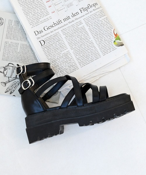 NOFALL(ノーフォール)の「厚底トラックソールグラディエーターサンダル(サンダル・レディース・ホワイト/ブラック・3L/L/M/LL/S)」の4枚目の写真