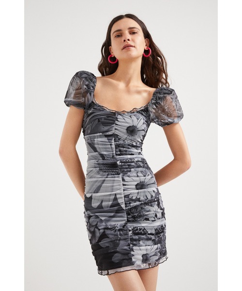 Desigual(デシグアル)の「花柄 ルーシングワンピース(ワンピース・レディース・マルチ/ブラック・XL/XS/L/S/M)」の2枚目の写真