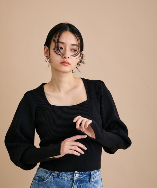 ADAM ET ROPE'（アダムエロペ）の「スクエアネックリブニットプルオーバー（ニット/セーター・レディース・ホワイト/ブラック・FREE）」の13枚目の写真