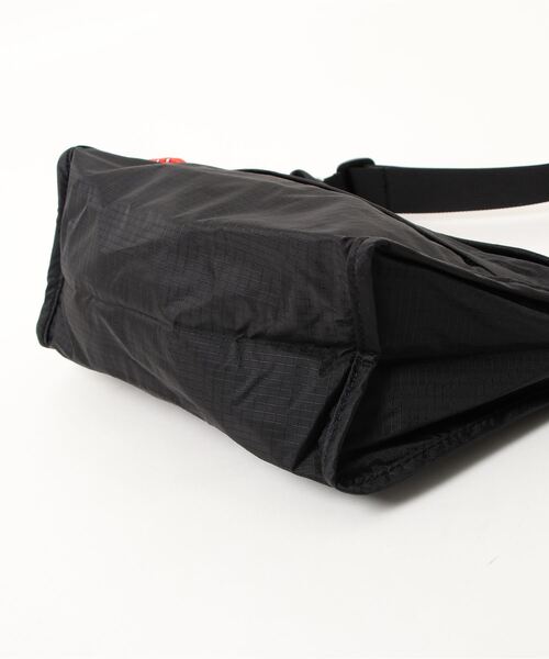 HUNTER(ハンター)の「【66】【HUNTER(ハンター)】ORG PACKABLE CROSSBODY(ショルダーバッグ・レディース・ブラック/ネイビー/シルバー/パープル/レッド/ピンク/イエロー/ホワイト/ホワイト系その他/ライトブルー/オリーブ/その他1/オレンジ/その他2/その他・FREE)」の17枚目の写真