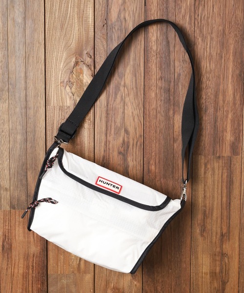 HUNTER(ハンター)の「【66】【HUNTER(ハンター)】ORG PACKABLE CROSSBODY(ショルダーバッグ・レディース・ブラック/ネイビー/シルバー/パープル/レッド/ピンク/イエロー/ホワイト/ホワイト系その他/ライトブルー/オリーブ/その他1/オレンジ/その他2/その他・FREE)」の2枚目の写真