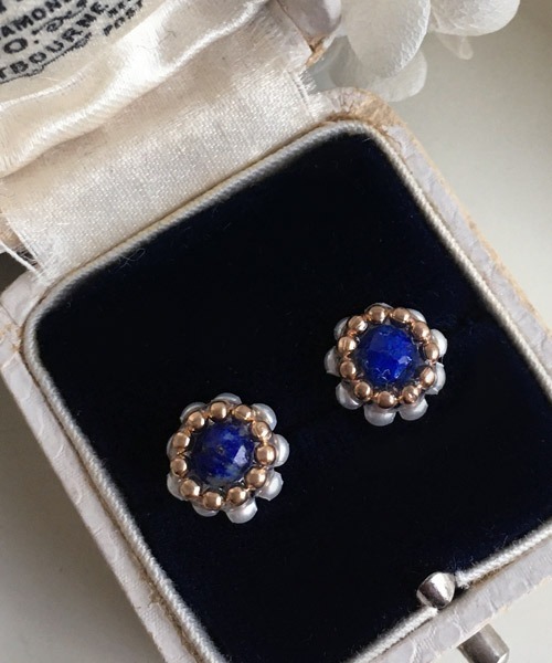 tone（トーン）の「【malle la brocante/マルラブロカント】14kgf 天然石とヴィンテージパールビーズのプチフラワーピアス（ピアス（両耳用）・レディース・ホワイト/ピンク/オレンジ/ブルー/グリーン・FREE）」の9枚目の写真