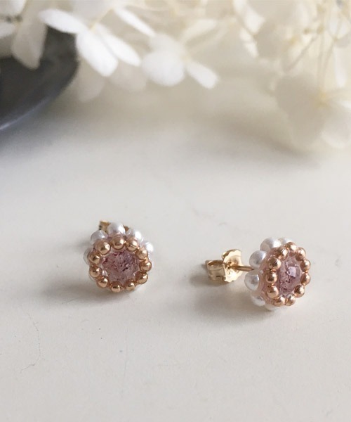 tone（トーン）の「【malle la brocante/マルラブロカント】14kgf 天然石とヴィンテージパールビーズのプチフラワーピアス（ピアス（両耳用）・レディース・ホワイト/ピンク/オレンジ/ブルー/グリーン・FREE）」の10枚目の写真