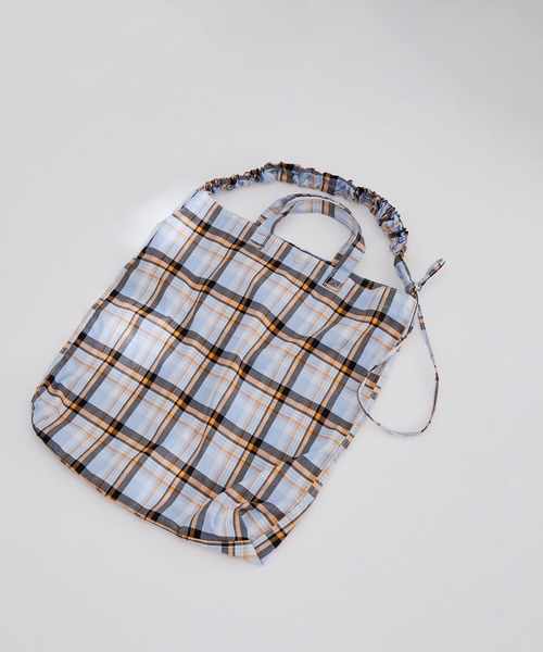 ADAM ET ROPE'（アダムエロペ）の「〈追加〉プリント2WAYバッグ（トートバッグ・レディース・サックスブルー/オレンジ/ブルー/イエロー/ブルー系その他4/ベージュ・FREE）」の3枚目の写真