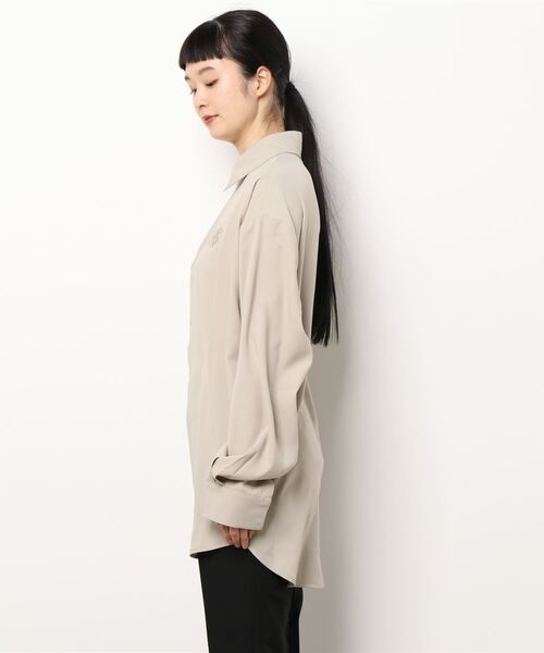 ANDGEEBEE（アンジービー）の「UNISEX カラーシャツ（シャツ/ブラウス・レディース・ベージュ/ブルー・MEDIUM）」の3枚目の写真