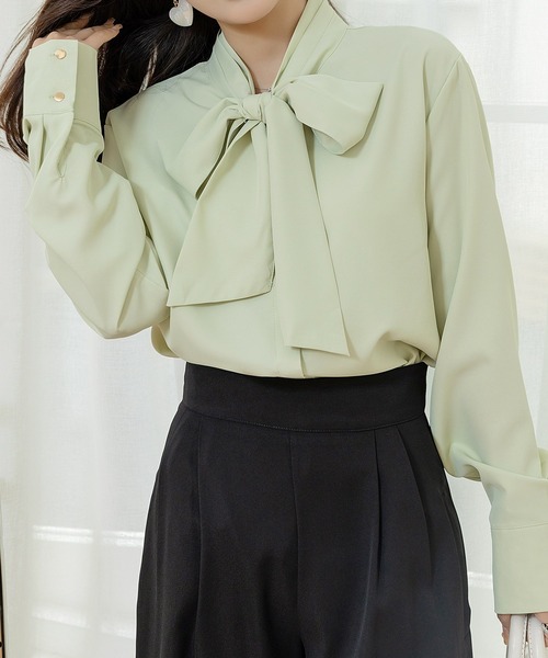 DAY CLOSET(デイ クローゼット)の「【ドラマ衣装提供/2WAY/さらっと艶感】長袖大きめボウタイブラウス レディース(シャツ/ブラウス・レディース・ホワイト/ブルー/ブラック/ピンク/ミント/アイボリー/ライトベージュ・ONE SIZE)」の16枚目の写真