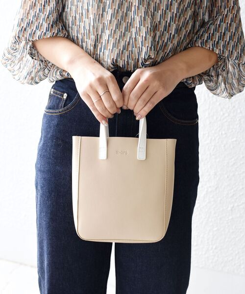 SHIPS（シップス）の「リサイクルレザー ポーチ付き 撥水 2WAY ミニトート ◇（トートバッグ・レディース・ブラック/ベージュ/グリーン・ONE SIZE）」の9枚目の写真