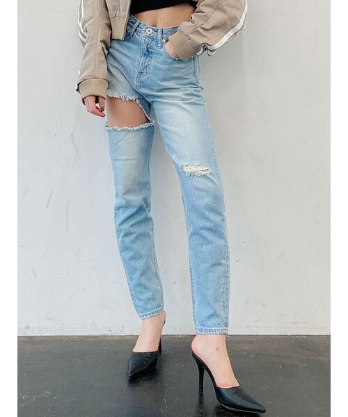 GYDA(ジェイダ)の「SIDE RIPPEDペグトップデニムパンツ(デニムパンツ・レディース・ライトブルー/ブルー・SMALL/MEDIUM/X-SMALL)」の3枚目の写真