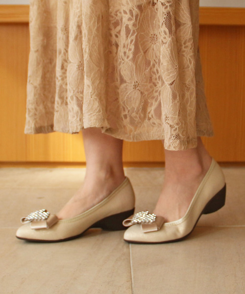 Bridget Birkin(ブリジットバーキン)の「【Bridget Birkin walk】ハートビジューリボンウォーキングパンプス(525200)(パンプス・レディース・ブラック/ベージュ/ネイビー・22.5/23/23.5/24/24.5)」の3枚目の写真