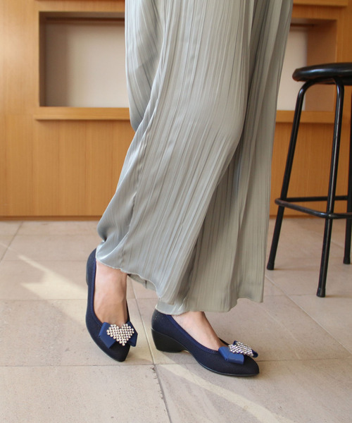 Bridget Birkin(ブリジットバーキン)の「【Bridget Birkin walk】ハートビジューリボンウォーキングパンプス(525200)(パンプス・レディース・ブラック/ベージュ/ネイビー・22.5/23/23.5/24/24.5)」の1枚目の写真
